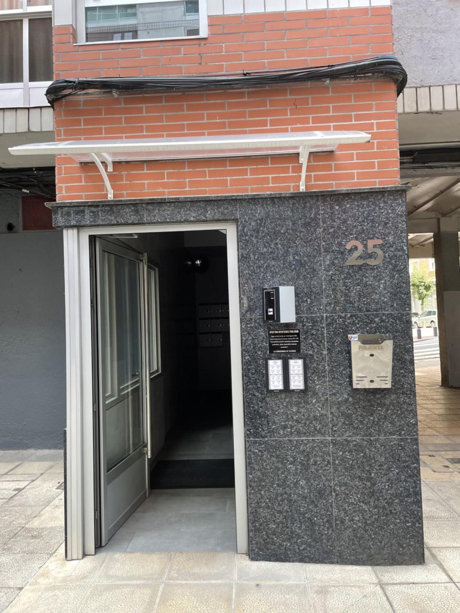 Moderno Apartamento Cerca Del Metro Bilbao Esterno foto